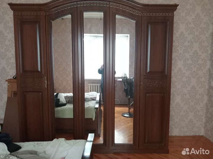 Спальная мебель с тумбочками и с шифонером 35000