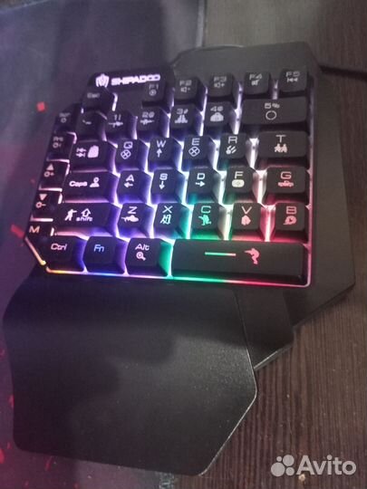 Игровая клавиатура и мышь