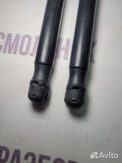 Амортизатор капота Volvo XC90 I (2002—2006)