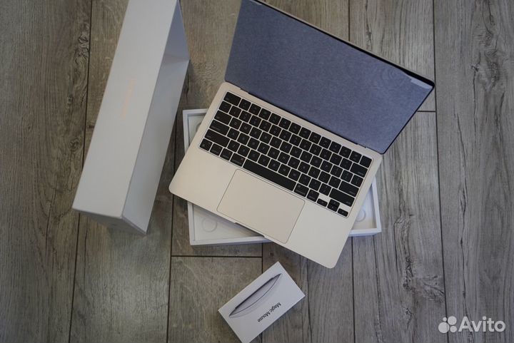 Macbook Air 13 8/256GB M3 chip