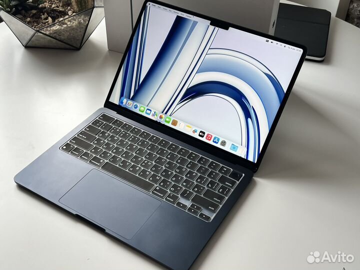 MacBook Air 13.6” M2 8GB RAM 256GB SSD Midnight