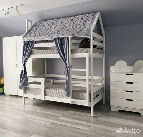 Двухъярусная кровать
