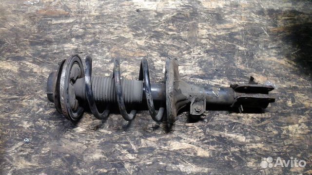 Стойка амортизатора правая Hyundai SantaFe 1 SM