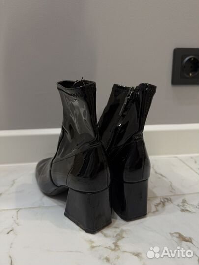 Ботильоны лаковые bershka 35