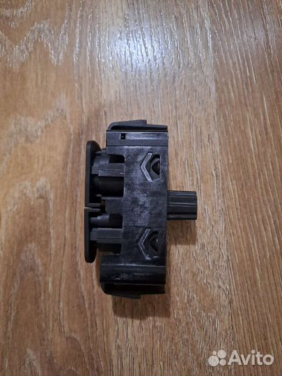 Кнопка аварийной сигнализации Renault logan 2