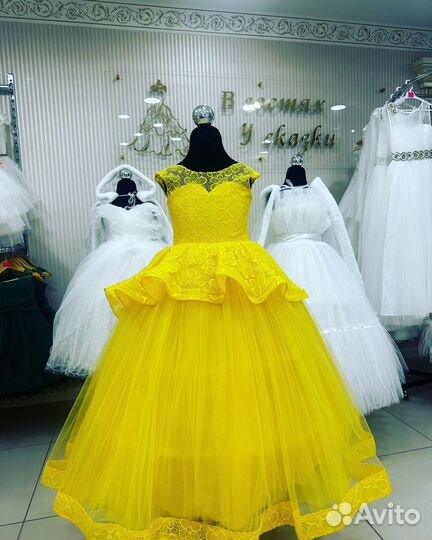 Платья, юбки и костюмы