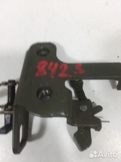 Петля замка багажника