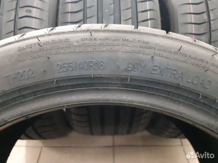 Triangle EffeXSport TH202 255/40 R18