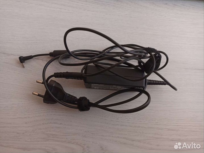 Нетбук asus eee pc 1008p. Karim Rashid Collection