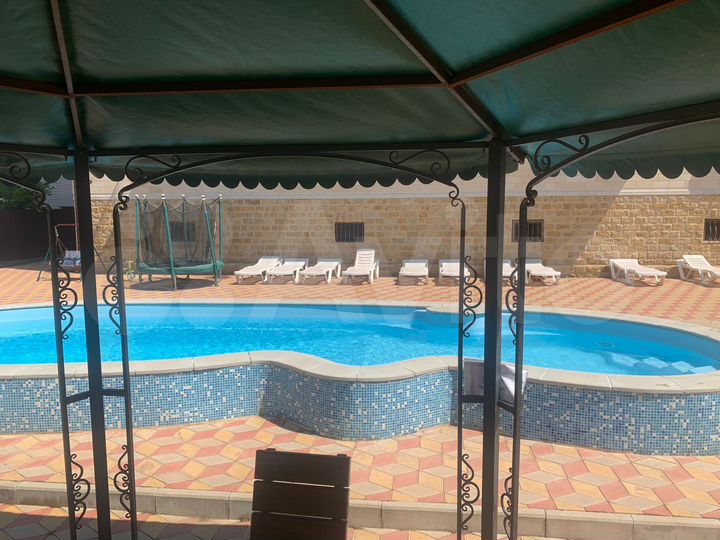 Дом 700 м² на участке 10 сот.