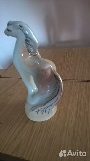 Статуэтка фарфор конь лошадь