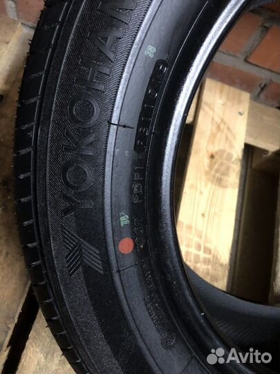 Yokohama BluEarth E70 215/60 R16