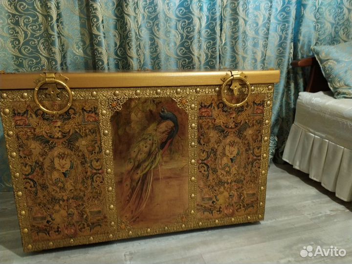 Сундук деревянный золотой