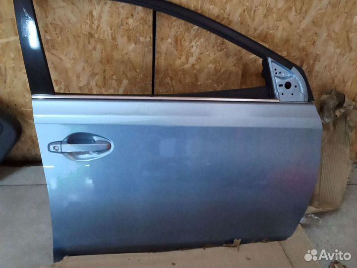 Дверь передняя правая Toyota auris E 180