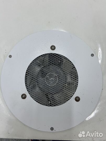 Маникюрный стол с вытяжкой