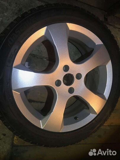 R18 Toyo Snowprox S930 245/45, PCD 4x108 DIA 56