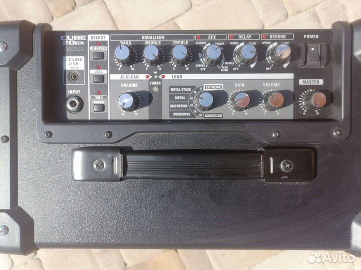 Гитарный комбоусилитель