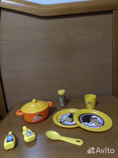 Кухня детская,много посуды