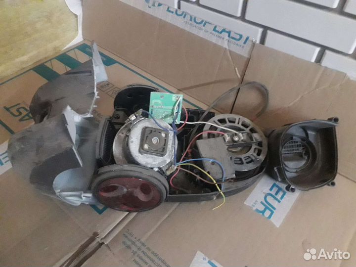 Пылесос Midea mvcc33A1