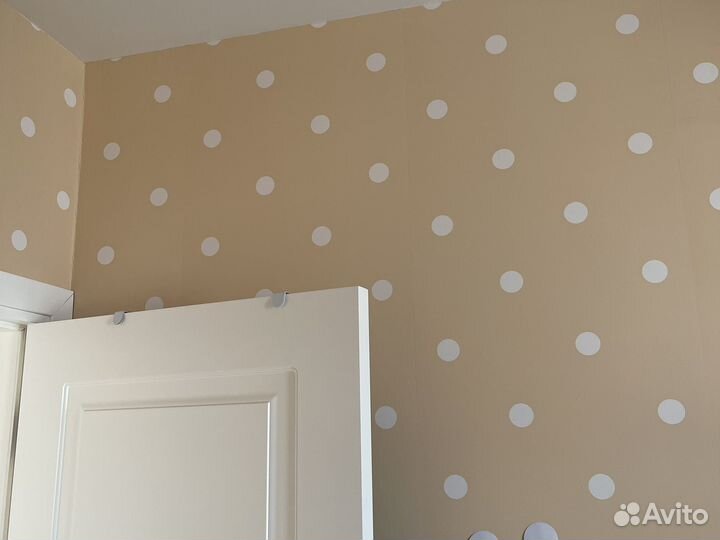 Обои остатки бежевые в белый горох коллекция