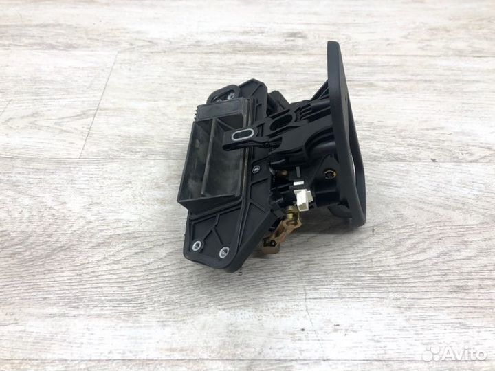 Ручка двери багажника Mercedes-Benz E-Class