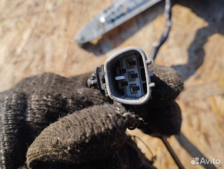 Стеклоподъемник задний левый Toyota Land Cruiser