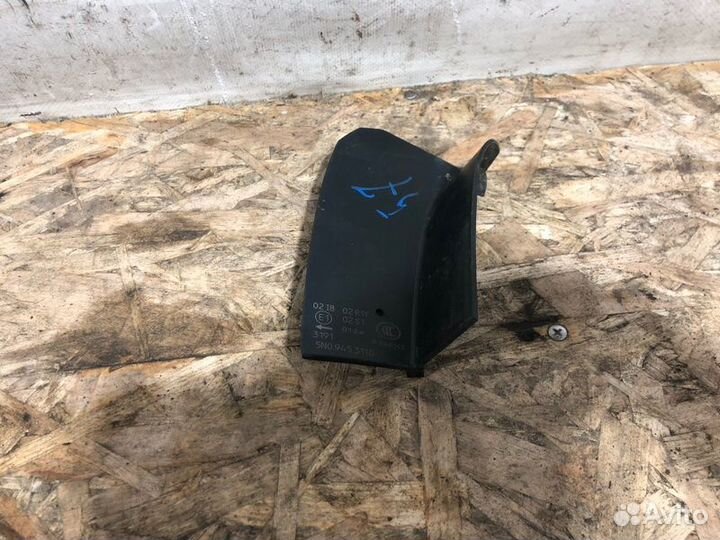 Накладка кузова задняя левая Volkswagen Tiguan 1