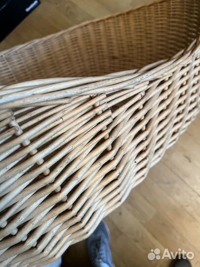 Плетеная лежанка для большой собаки