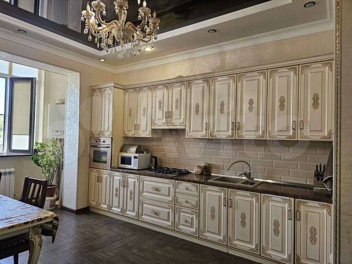 4-к. квартира, 100 м², 3/3 эт.