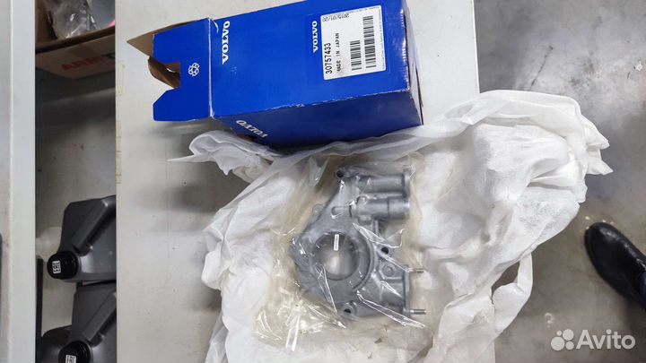 Масляный насос Volvo 30754733