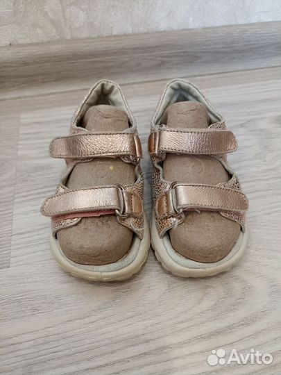Сандалии 23