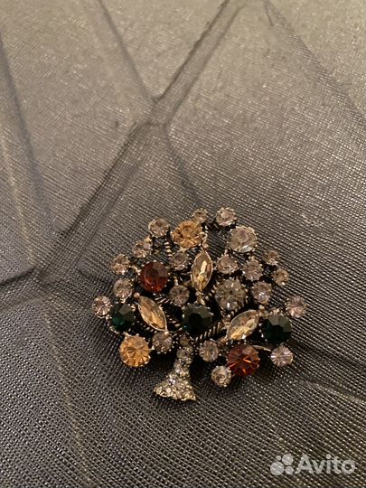 Брошь дерево с камнями