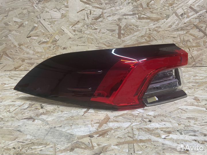 Фонарь задний левый внешний LED Toyota Corolla 210