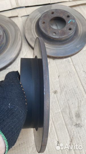 Задние тормозные диски Nissan Avenir