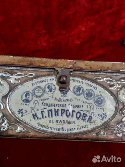 Антикварная коробка для кондитерских изделий