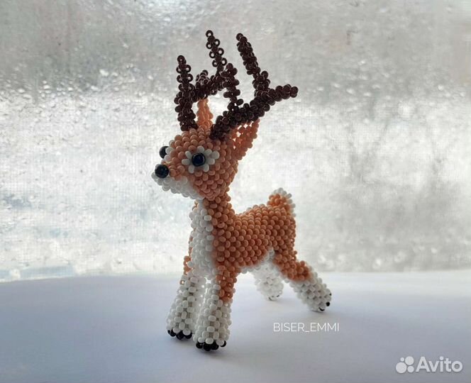 Олень из бисера