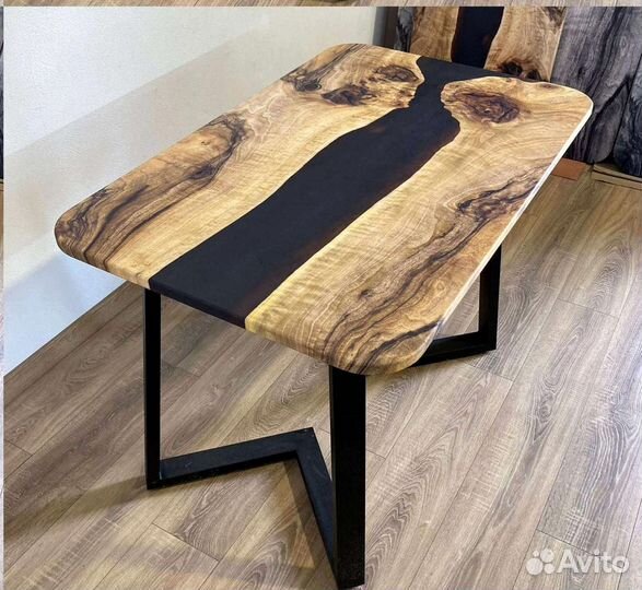 Компьютерный стол 'Anonymous Earnings'