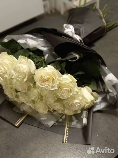 Белые розы букет 21 шт