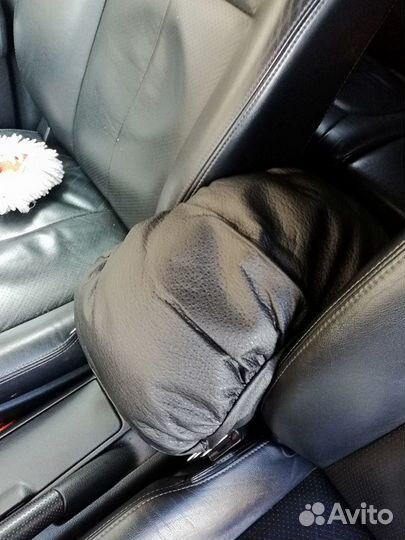 Кожаный чехол на подлокотник