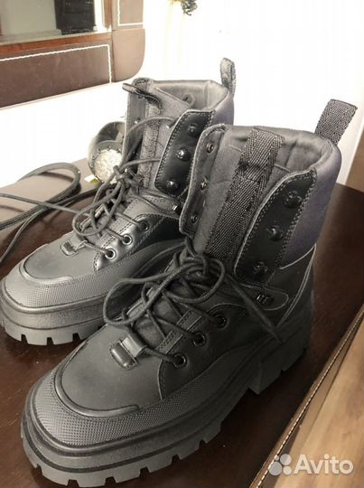 Ботинки Zara.Новые