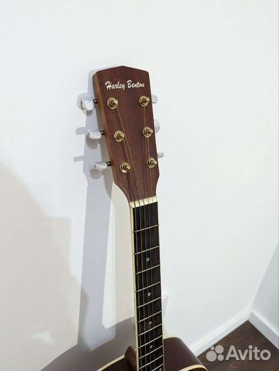 Акустическая гитара Harley Benton и чехол