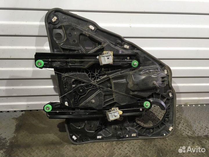 Стеклоподъемник электрический задний левый