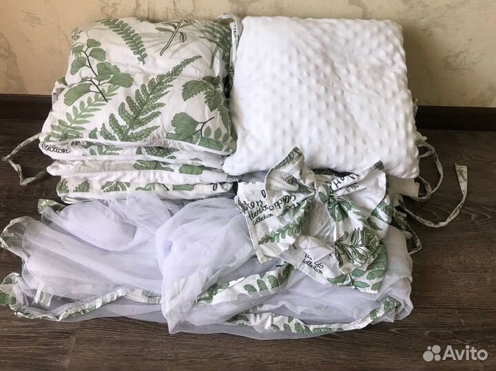 Бортики в кроватку с балдахином