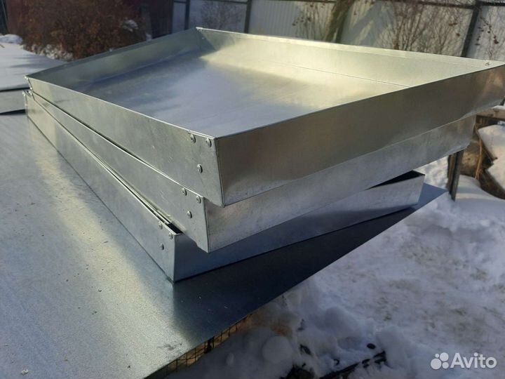 Поддоны для клеток, кормушки