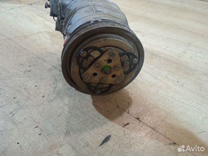 Компрессор кондиционера Nissan Serena C23M 2.0