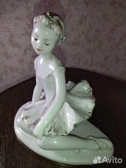 Фарфоровая статуэтка 
