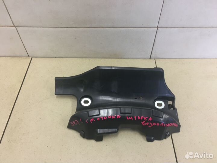 Накладка (кузов внутри) Hi Lux 2015