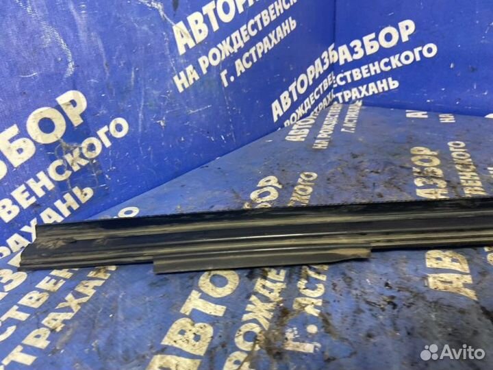 Внутренняя направляющая стекла двери. Hyundai