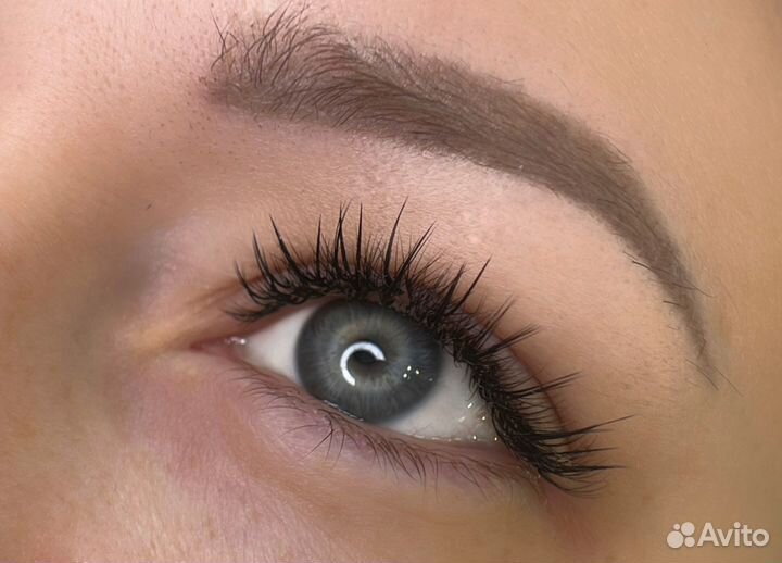 Наращивание ресниц, модель на ресницы