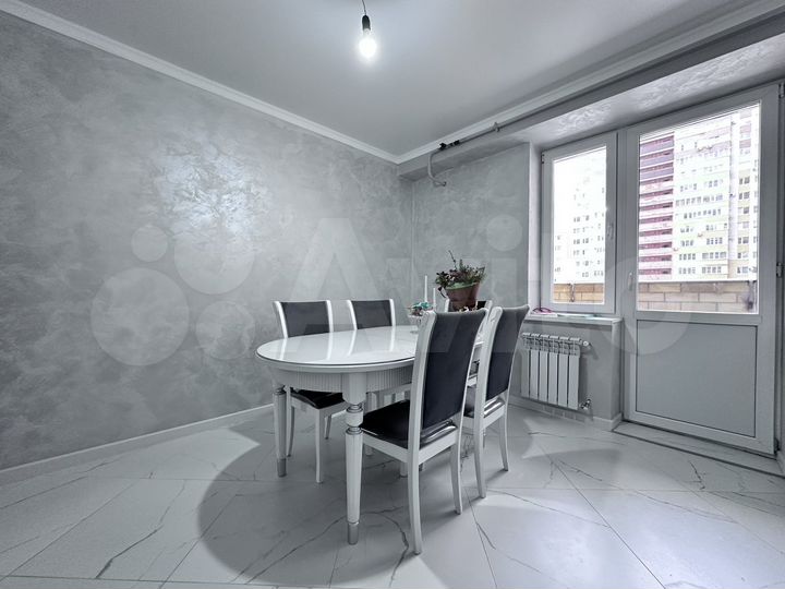 3-к. квартира, 94 м², 3/16 эт.